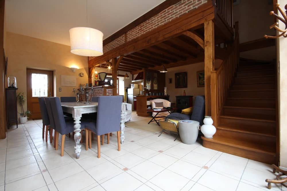 Photo of Livingroom in Sassangy