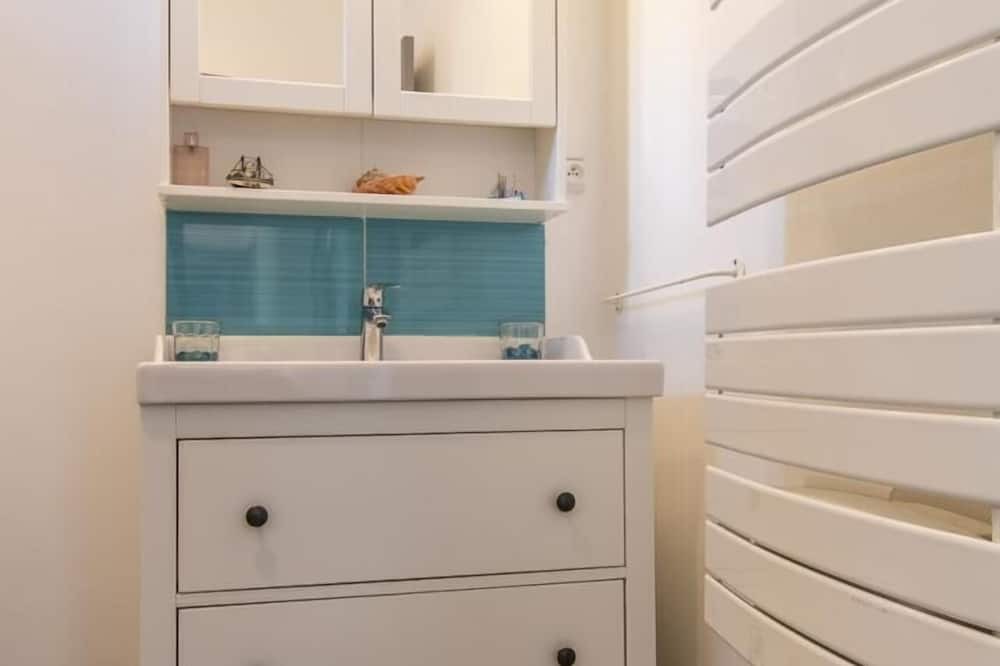 Photo of Bathroom in La Roche-Vineuse
