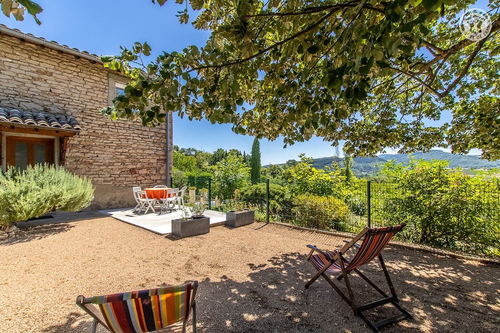 Photo of Patio Balcony in La Roche-Vineuse