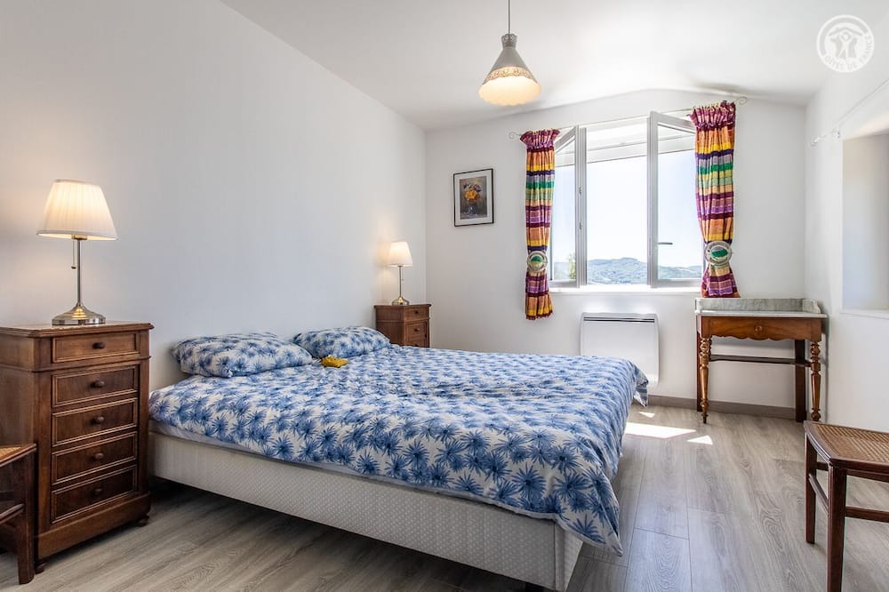 Photo of Bedroom in La Roche-Vineuse