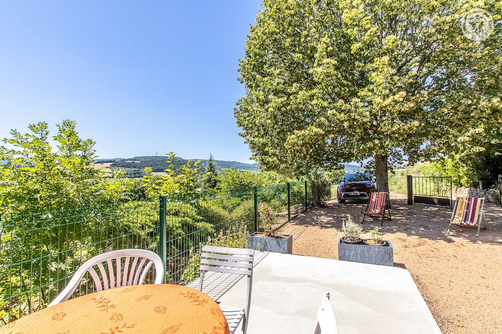 Photo of Patio Balcony in La Roche-Vineuse