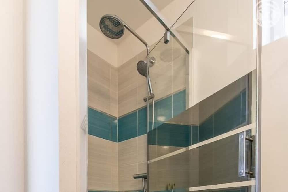 Photo of Bathroom in La Roche-Vineuse