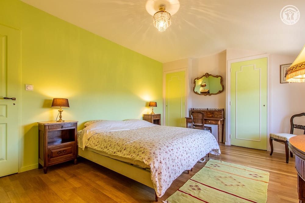 Photo of Bedroom in La Roche-Vineuse