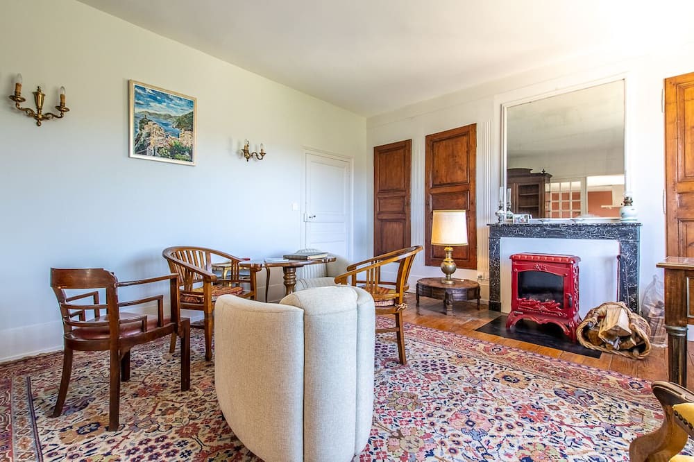 Photo of Livingroom in La Roche-Vineuse