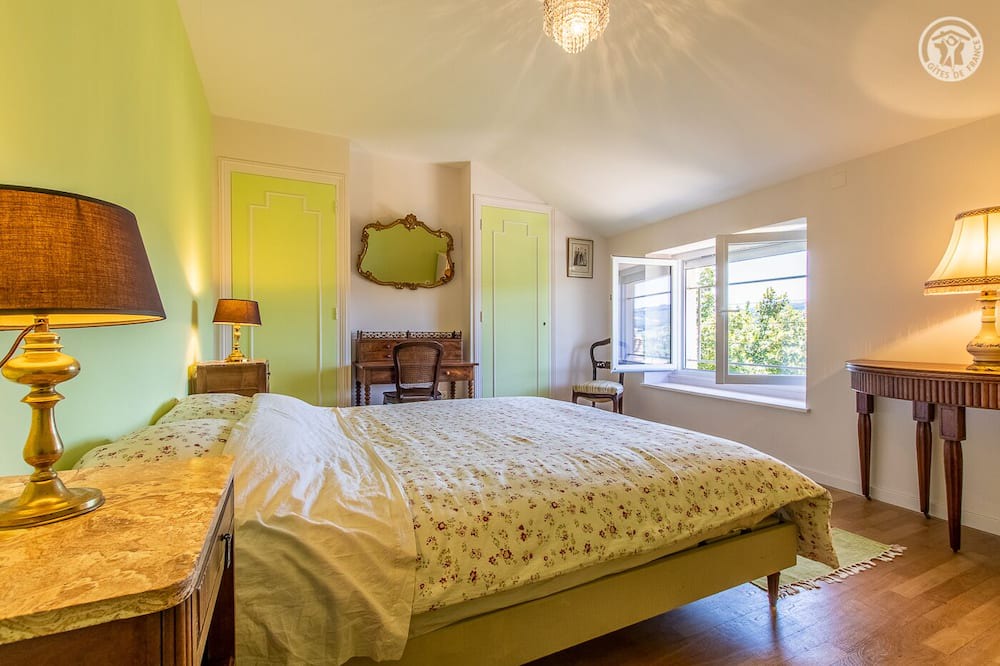 Photo of Bedroom in La Roche-Vineuse