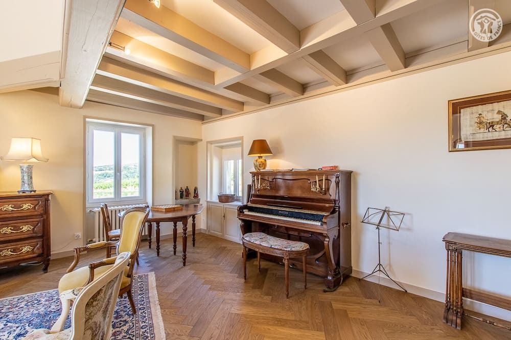 Photo of Livingroom in La Roche-Vineuse