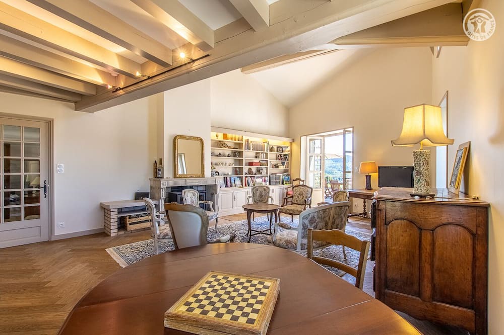 Photo of Livingroom in La Roche-Vineuse