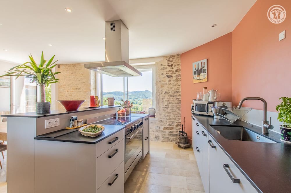 Photo of Kitchen in La Roche-Vineuse