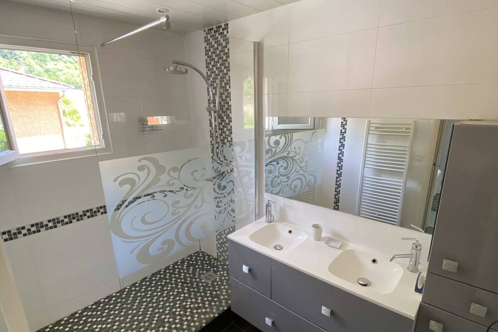 Photo of Bathroom in Vizille