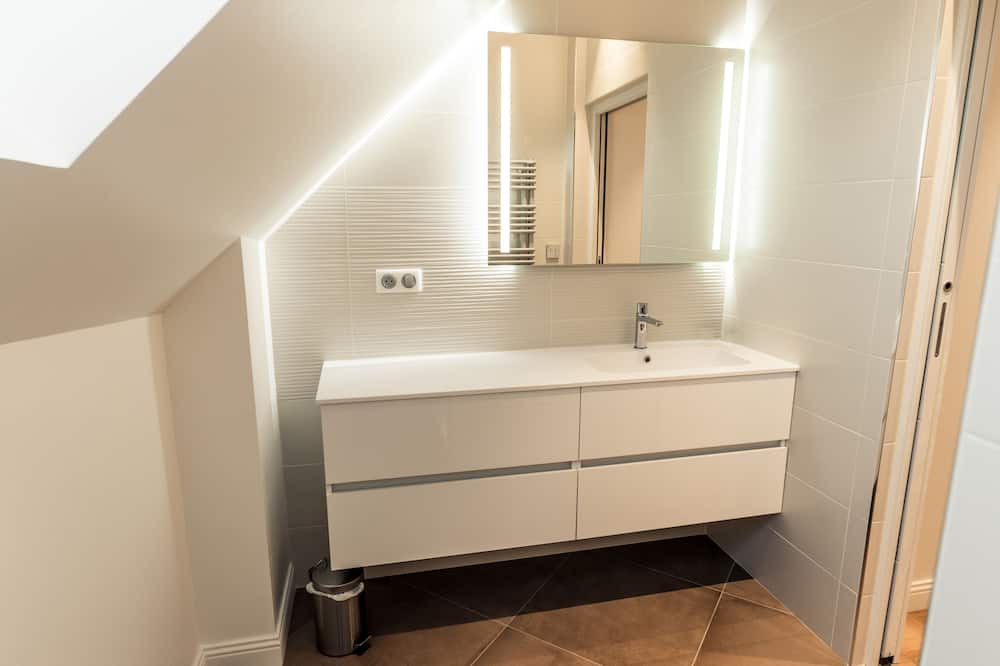Photo of Bathroom in Ladoix-Serrigny