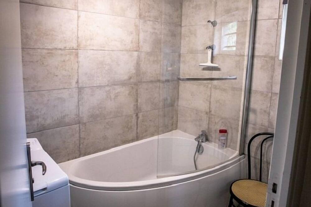 Photo of Bathroom in Fleurie