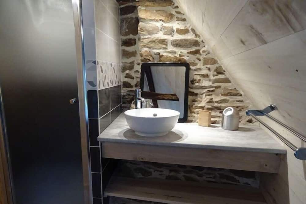Photo of Bathroom in Castelnau-de-Mandailles