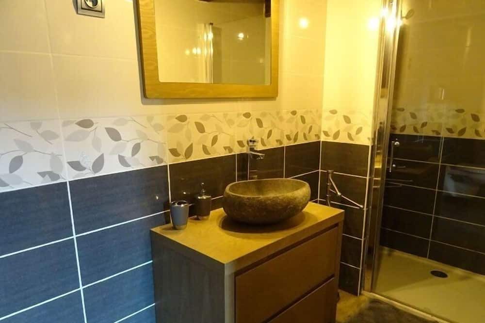 Photo of Bathroom in Castelnau-de-Mandailles