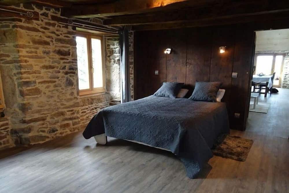 Photo of Bedroom in Castelnau-de-Mandailles