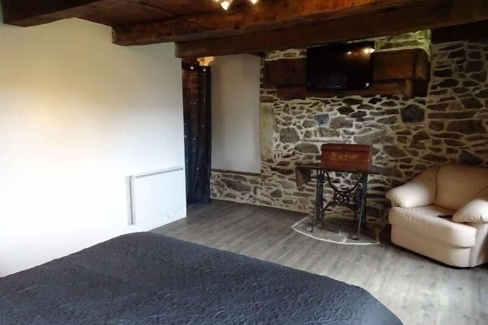 Photo of Bedroom in Castelnau-de-Mandailles