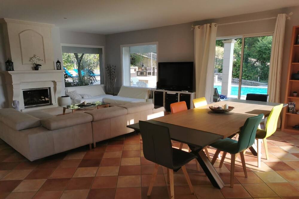 Photo of Livingroom in Manas