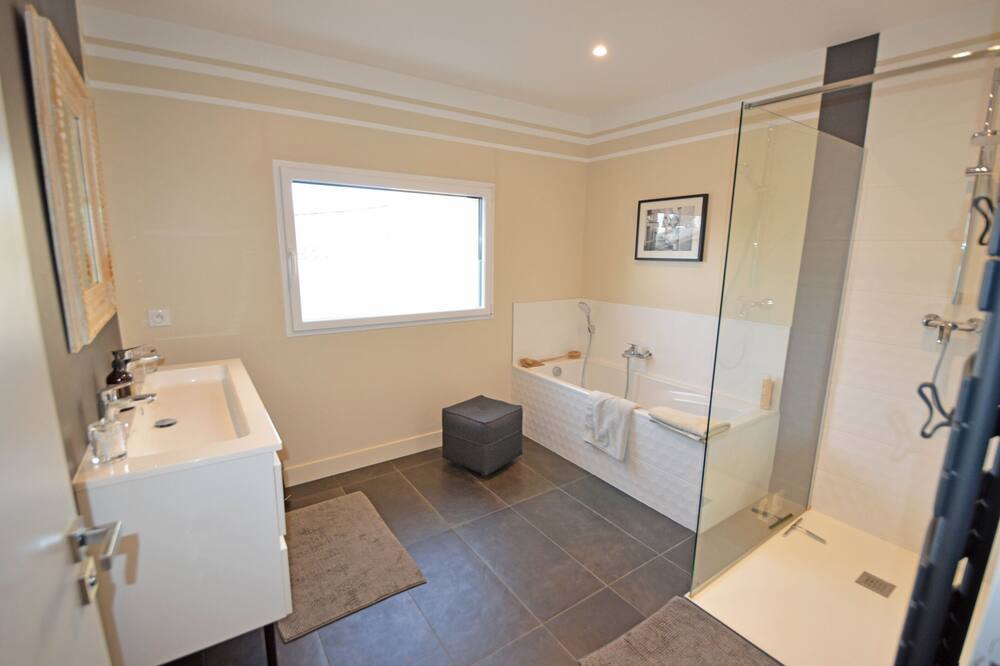 Photo of Bathroom in Montelimar