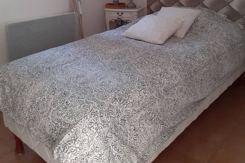 Photo of Bedroom in Saint-Pierre-de-Vassols