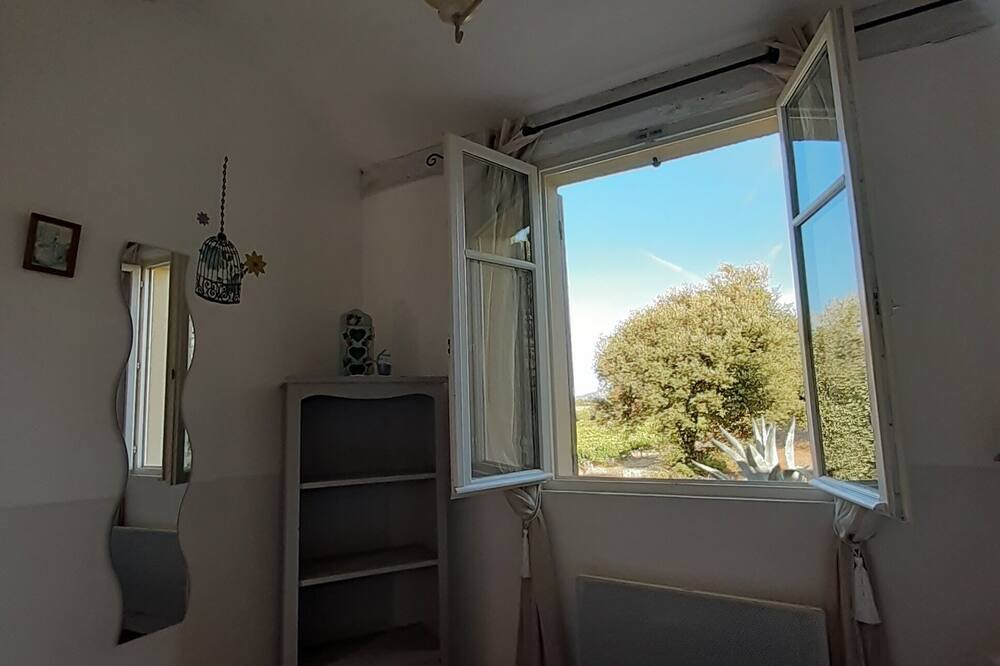 Photo of Bedroom in Saint-Pierre-de-Vassols