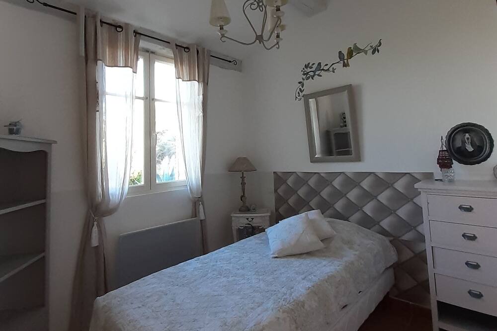 Photo of Bedroom in Saint-Pierre-de-Vassols