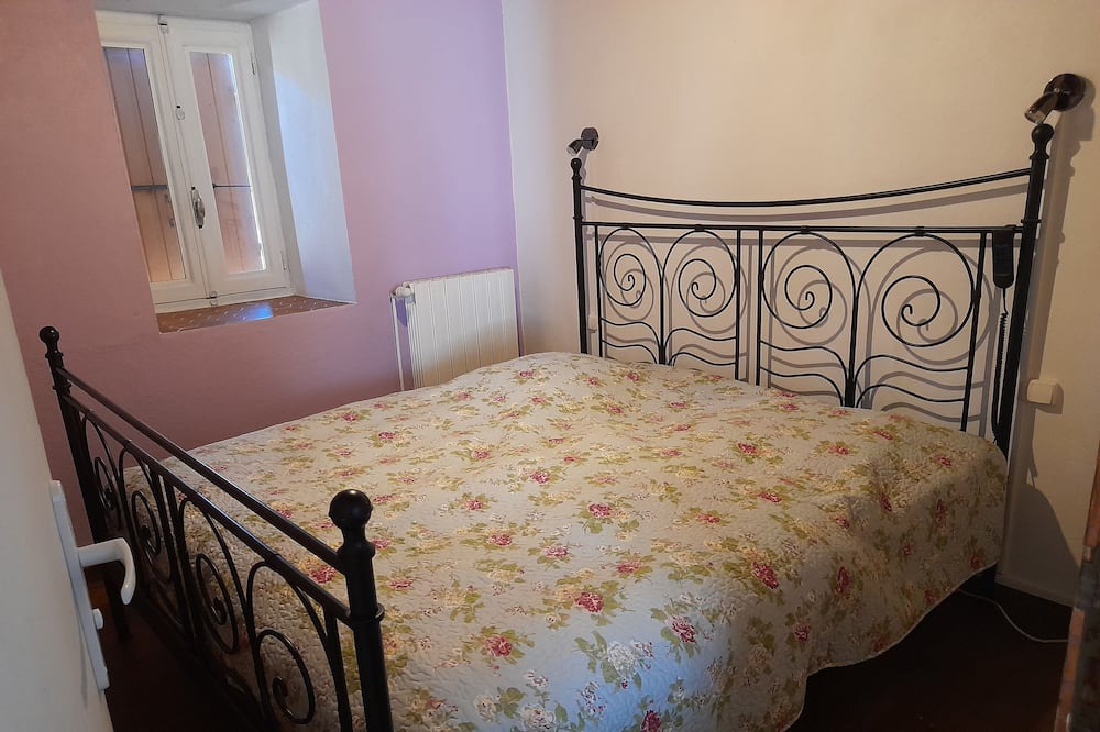 Photo of Bedroom in Saint-Barthelemy-Grozon