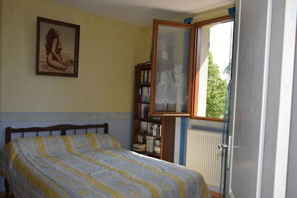 Photo of Bedroom in Graye-et-Charnay