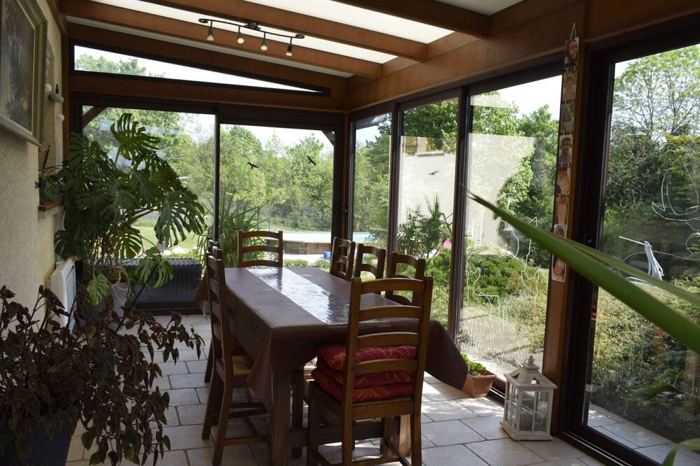 Photo of Patio Balcony in Graye-et-Charnay