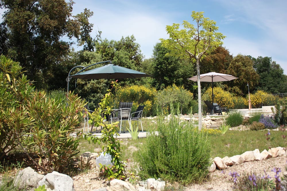 Photo of Outdoor in Saint-Pierre-de-Vassols