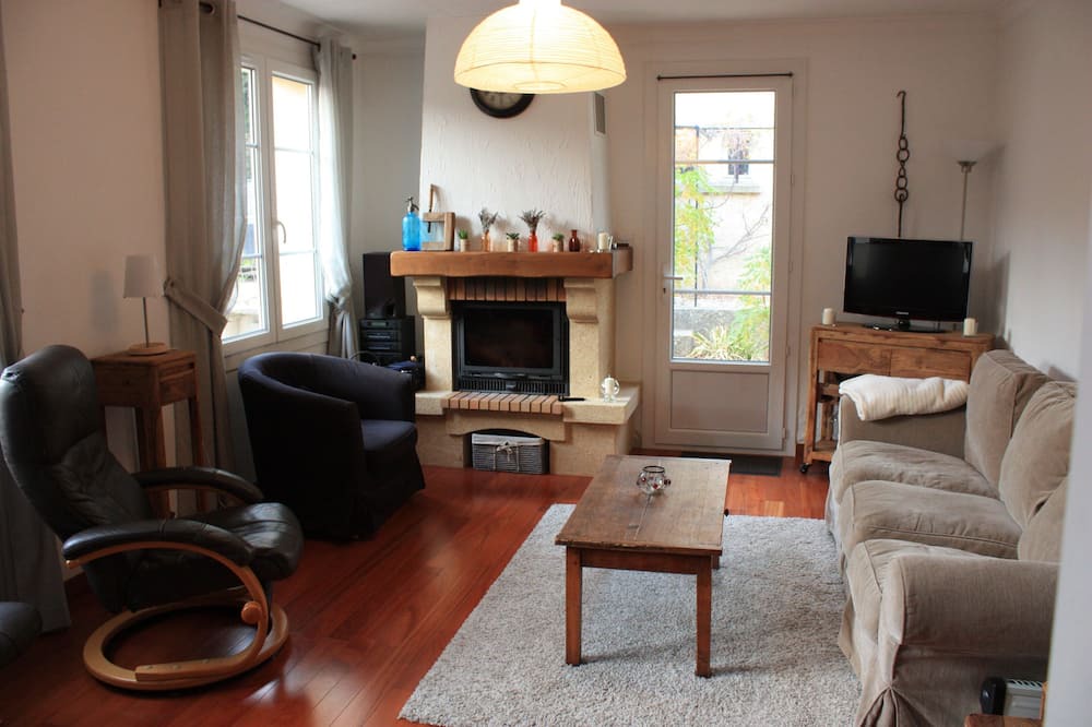 Photo of Livingroom in Saint-Pierre-de-Vassols