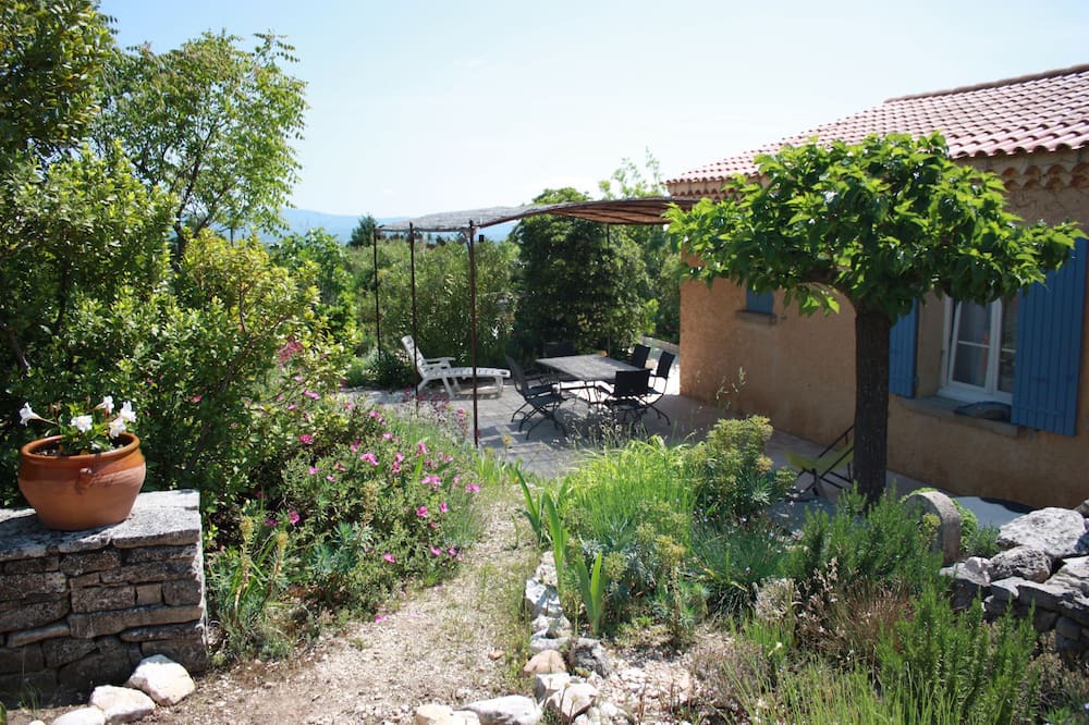 Photo of Outdoor in Saint-Pierre-de-Vassols