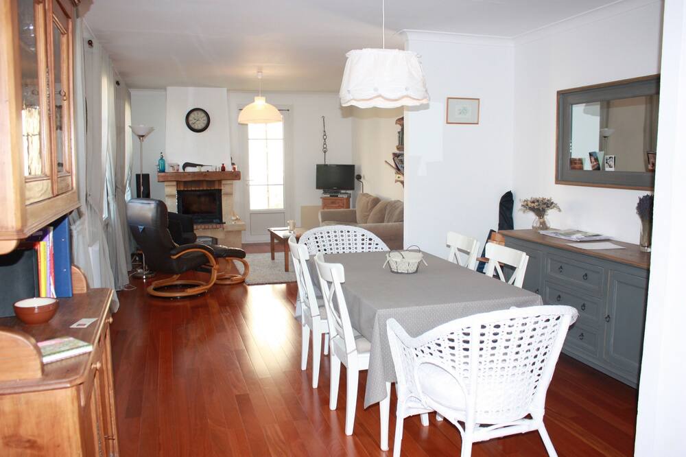 Photo of Livingroom in Saint-Pierre-de-Vassols