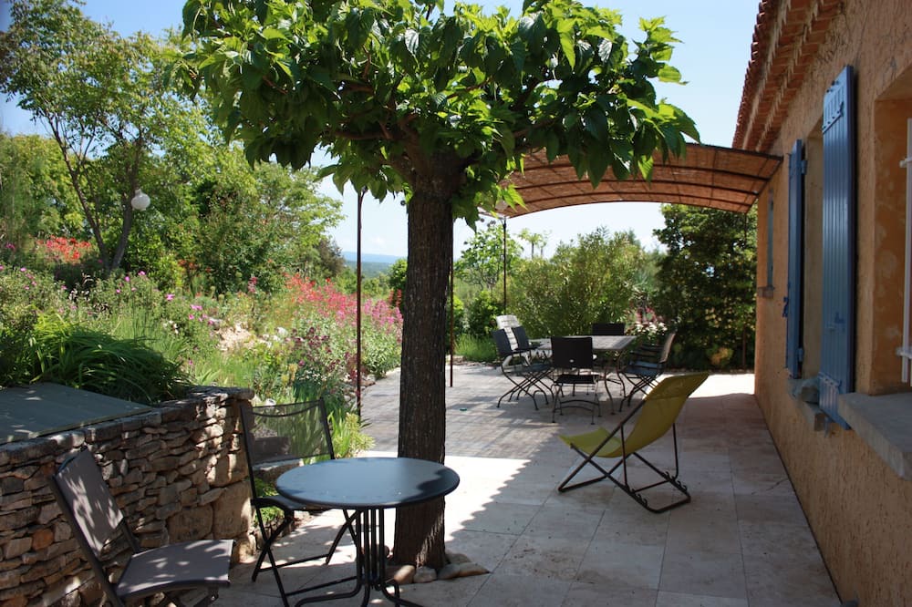 Photo of Outdoor in Saint-Pierre-de-Vassols