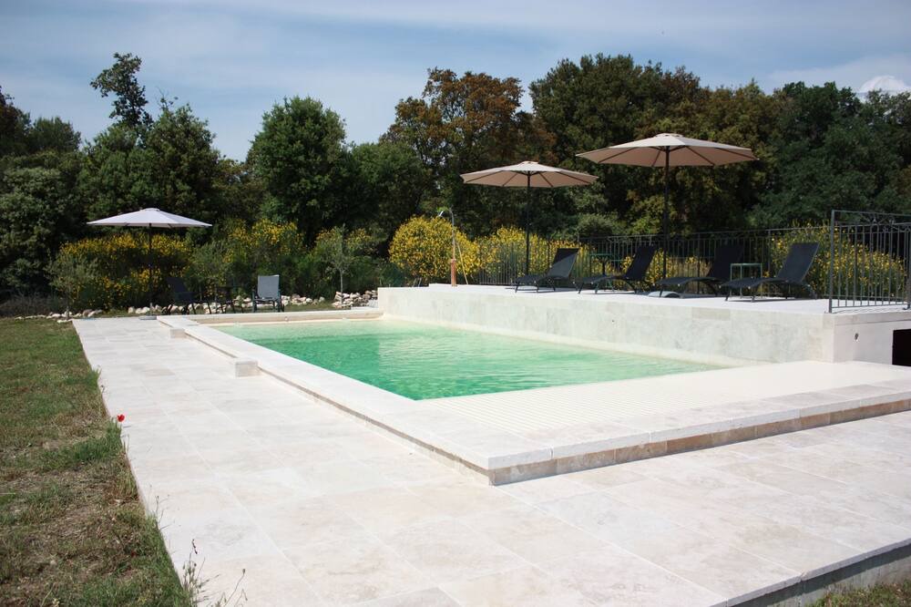 Photo of Outdoor in Saint-Pierre-de-Vassols
