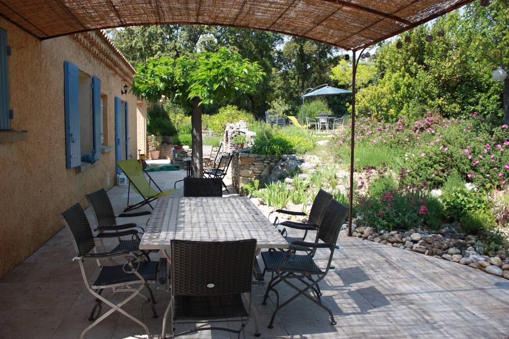 Photo of Outdoor in Saint-Pierre-de-Vassols