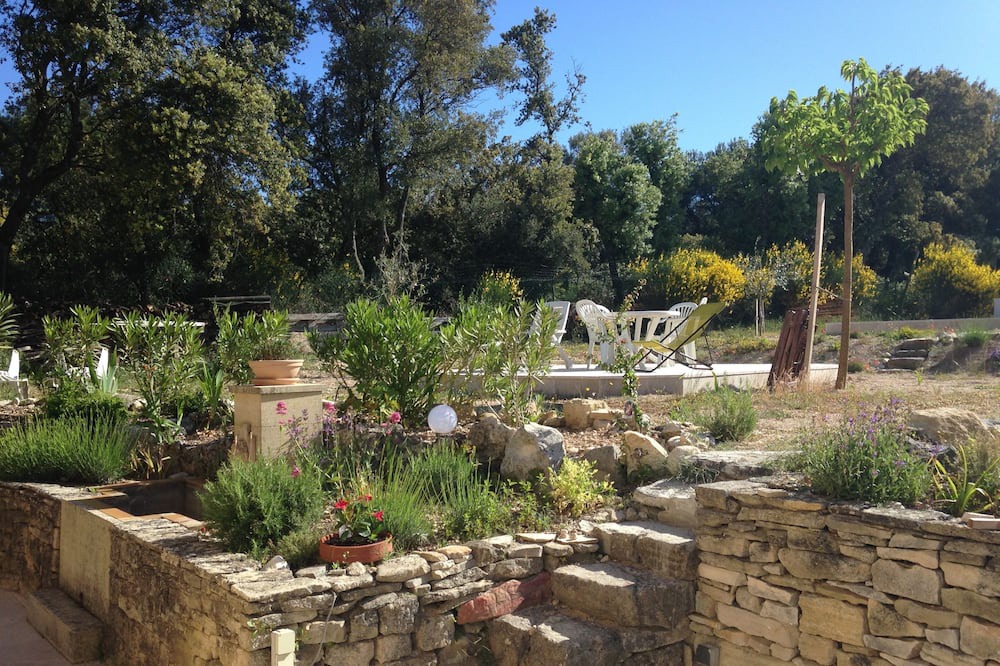 Photo of Outdoor in Saint-Pierre-de-Vassols