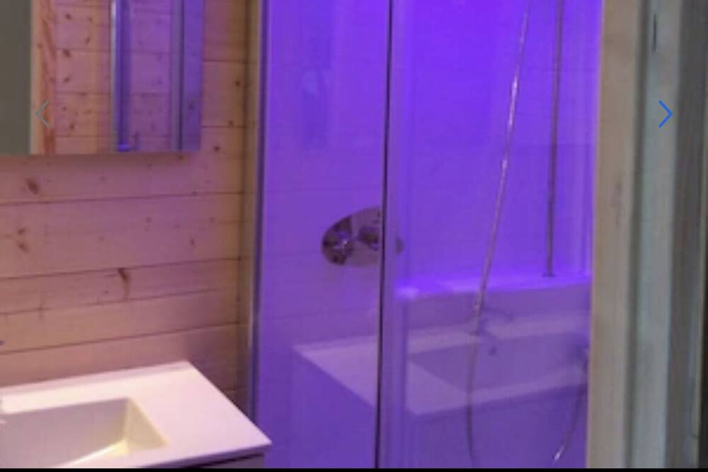 Photo of Bathroom in Saint-Jacques-des-Blats