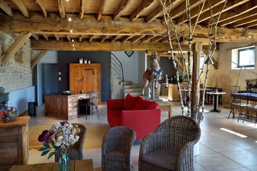 Photo of Livingroom in Roussennac