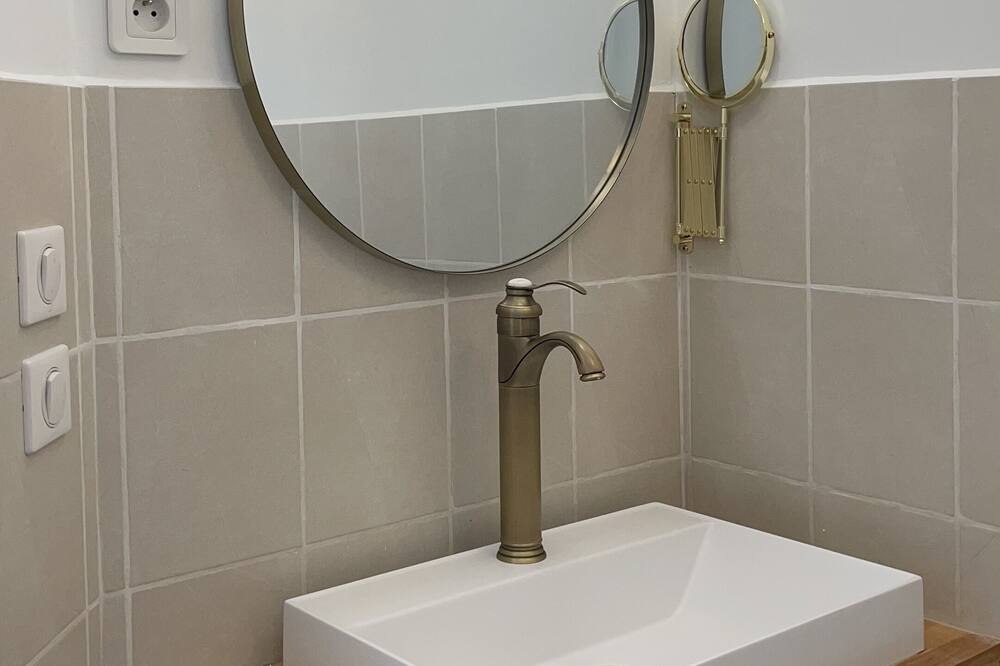 Photo of Bathroom in Lamotte-du-Rhone