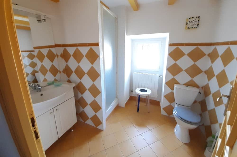 Photo of Bathroom in Roaix