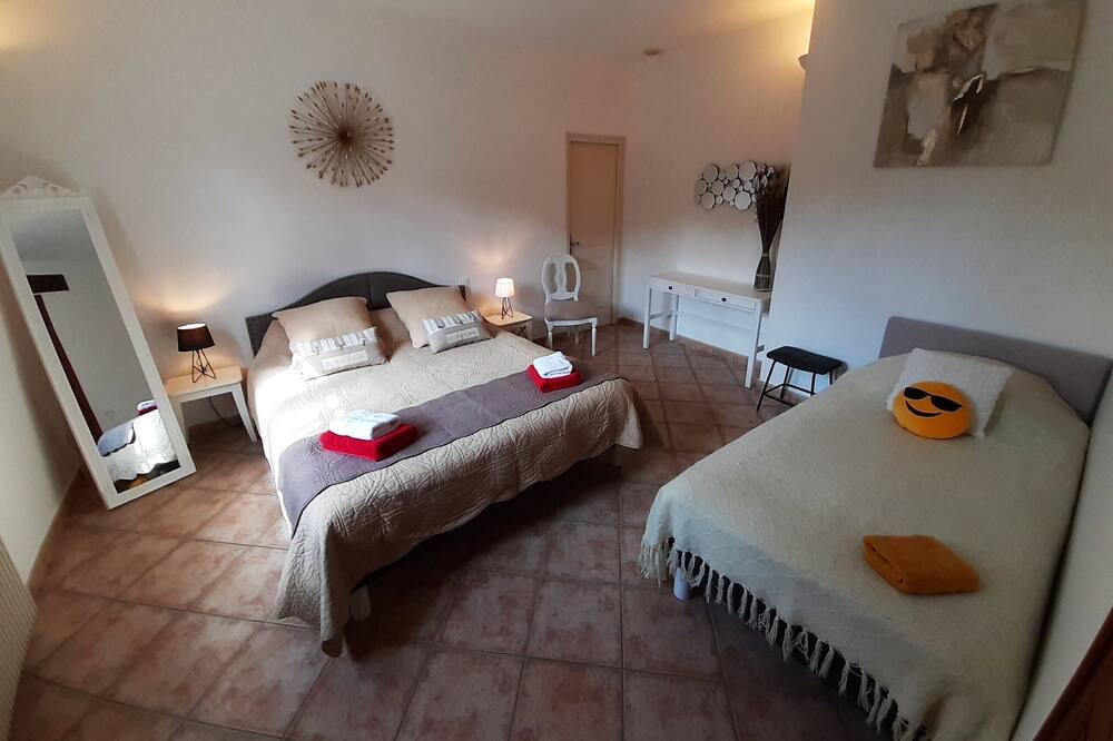 Photo of Bedroom in Roaix