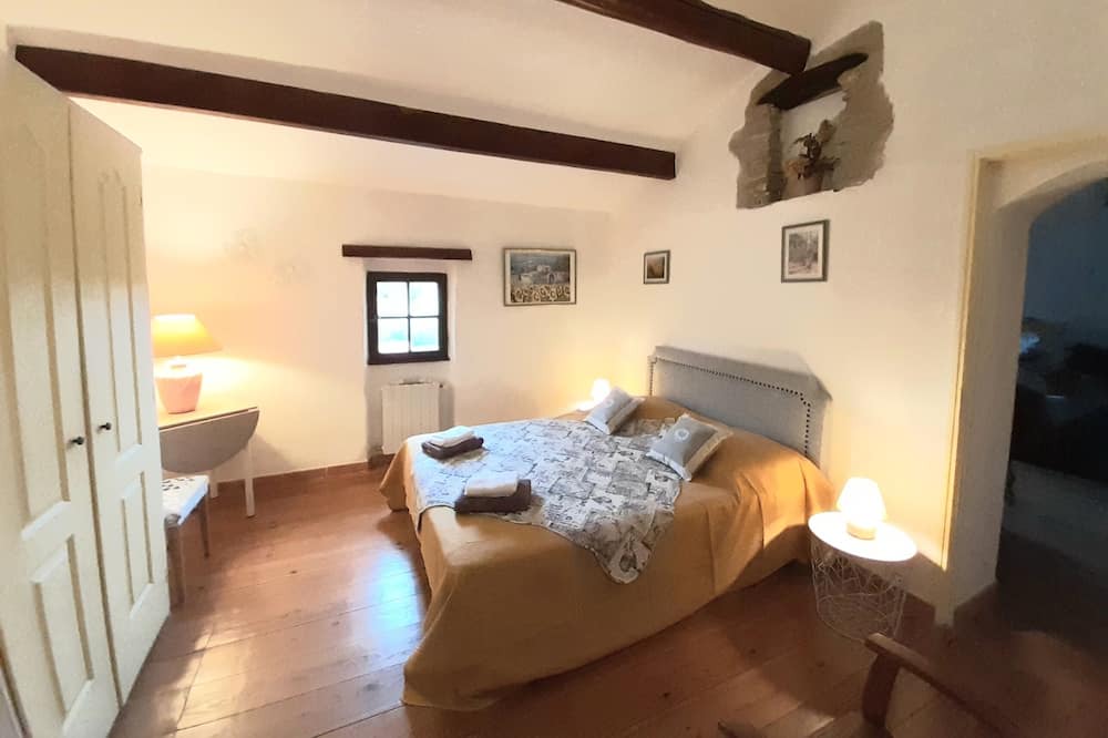 Photo of Bedroom in Roaix