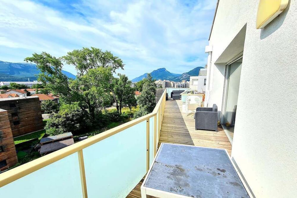 Photo of Patio Balcony in Quartier Villeneuve - Village-Olympique