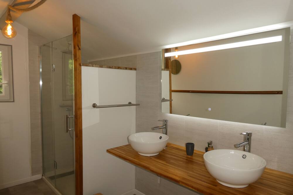 Photo of Bathroom in Claveyson