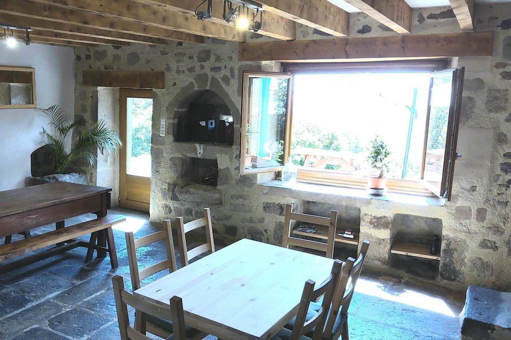 Photo of Livingroom in Saint-Jacques-des-Blats