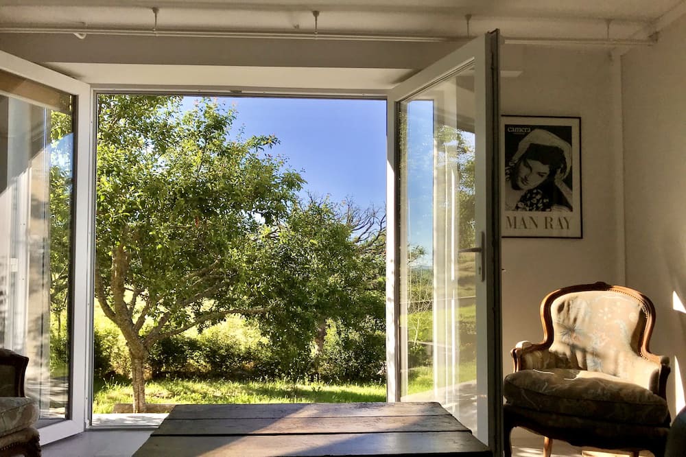 Photo of Livingroom in Lormes