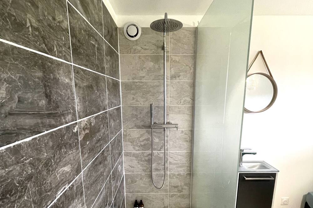 Photo of Bathroom in Chevigny-en-Valiere