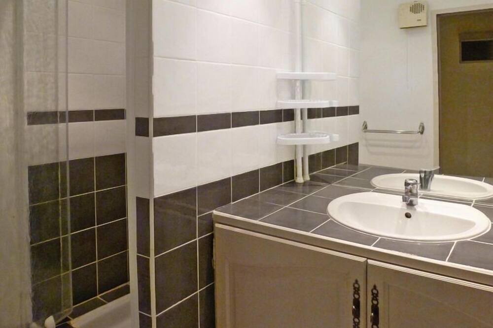 Photo of Bathroom in Puymeras