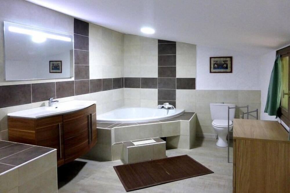 Photo of Bathroom in Puymeras