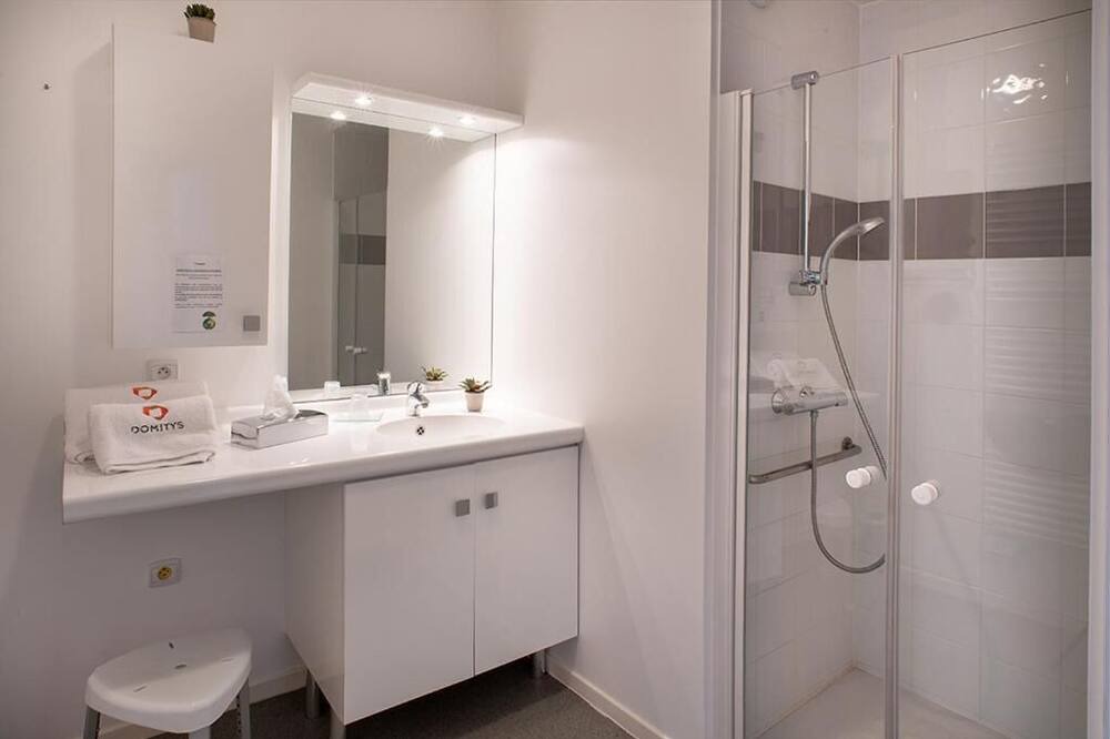 Photo of Bathroom in Villeneuve-le-Roi