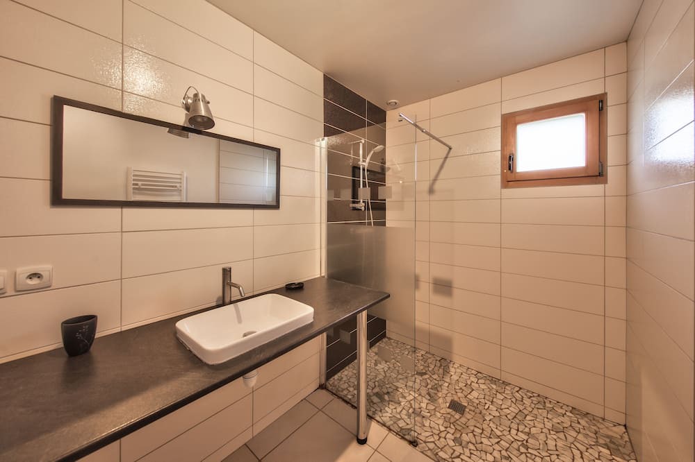Photo of Bathroom in Ney